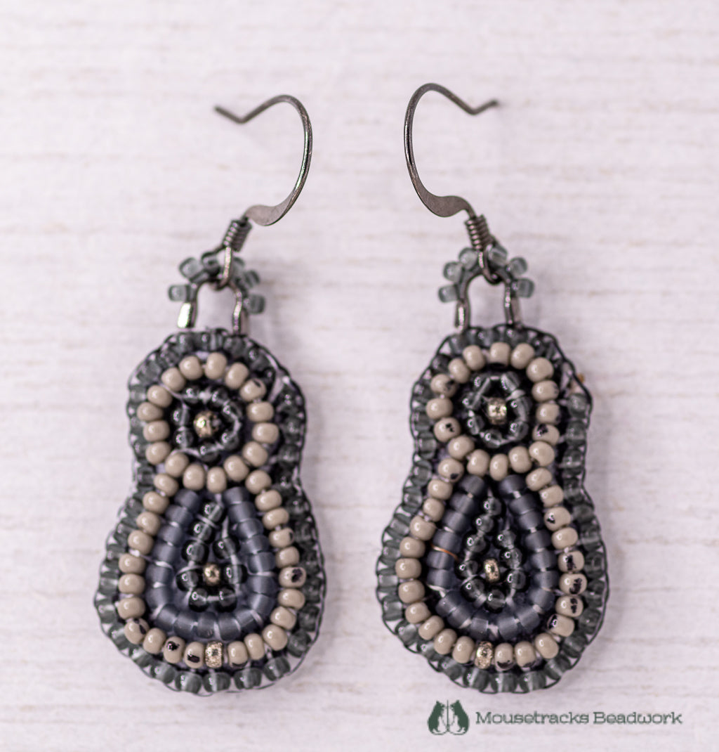 Beaded 1-petal Metis Grey Earrings